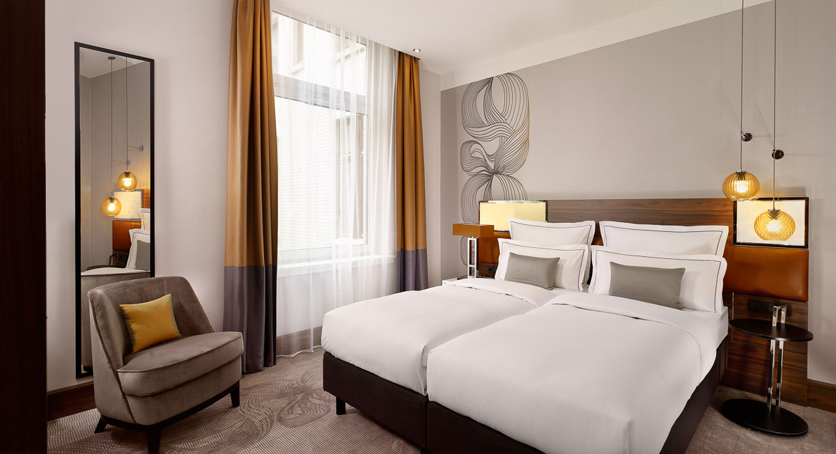 Curio_93160_HR guest room