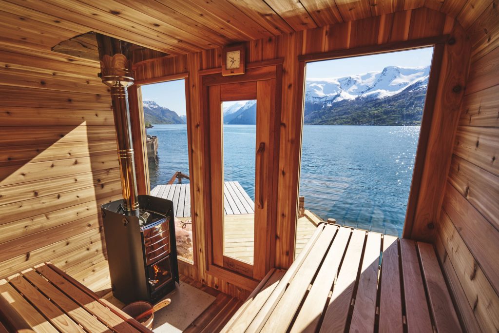 This image has an empty alt attribute; its file name is Norway-floating-sauna-_-Heit-Sorfjorden-Sauna-3-Photo-Tor-Hveem-1024x683.jpg