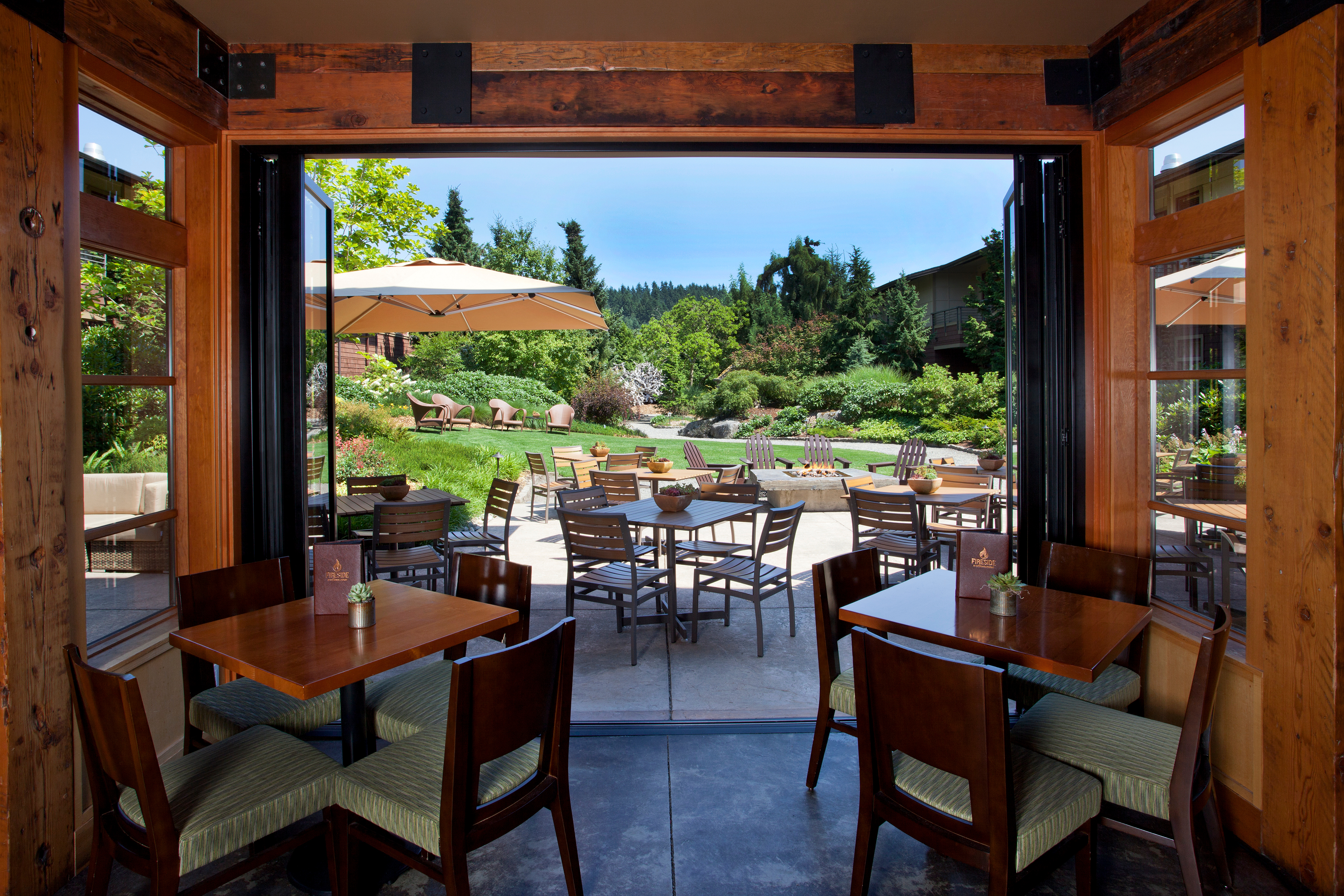 Willows Lodge_Fireside_Summer